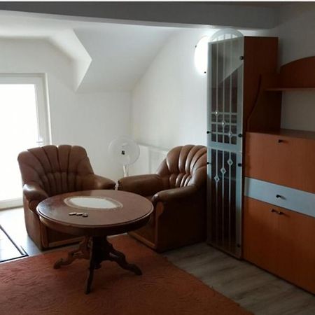 Aparthotel Habibi Pascani Esterno foto