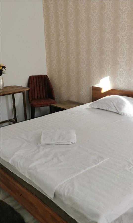 Aparthotel Habibi Pascani Esterno foto